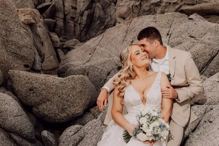 Intimate couple on rocks Playa del Amor Cabo San Lucas — Ana Badillo Photography