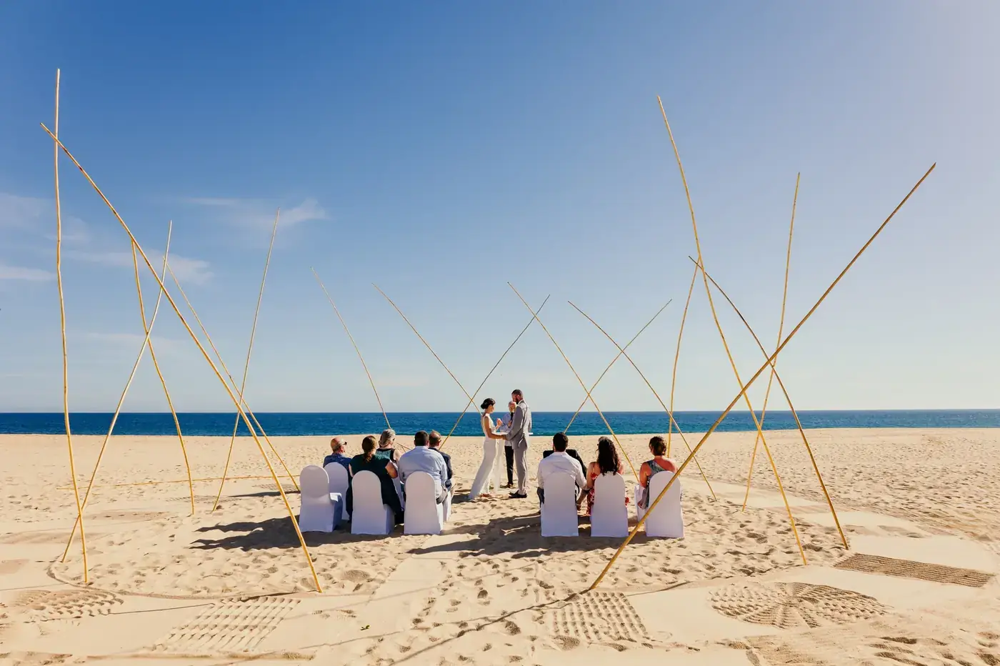 Documentary wedding moment on the Los Cabos corridor