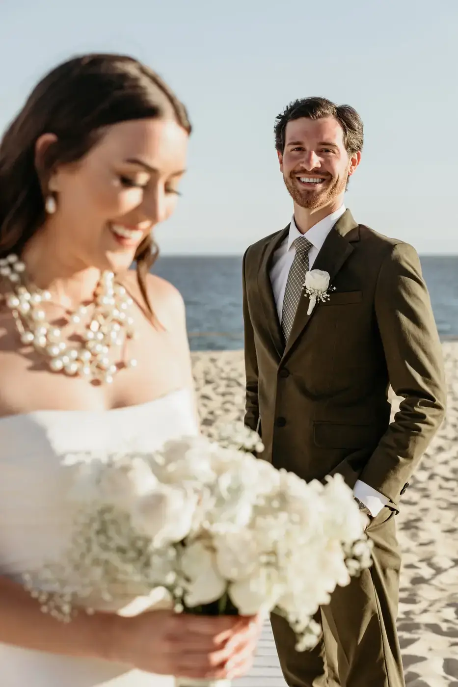 First kiss at a wedding ceremony in Cabo