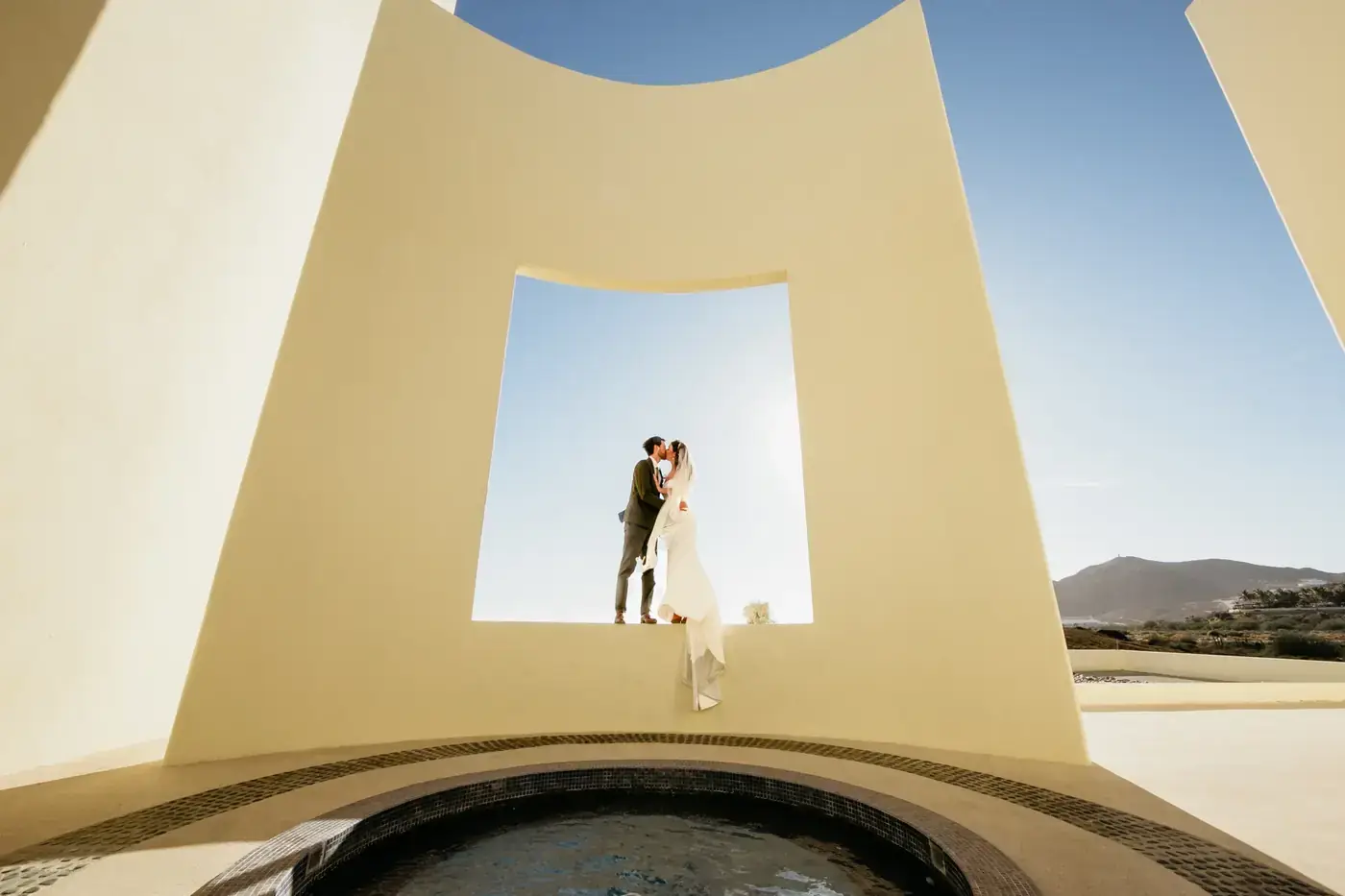 Couple photographed in natural light in Cabo