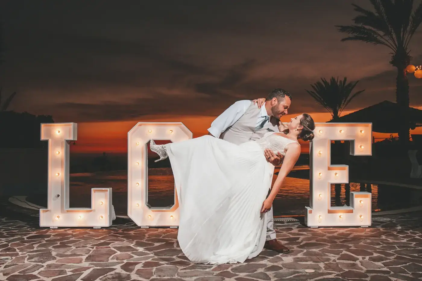 Couple portrait under the arch in Cabo