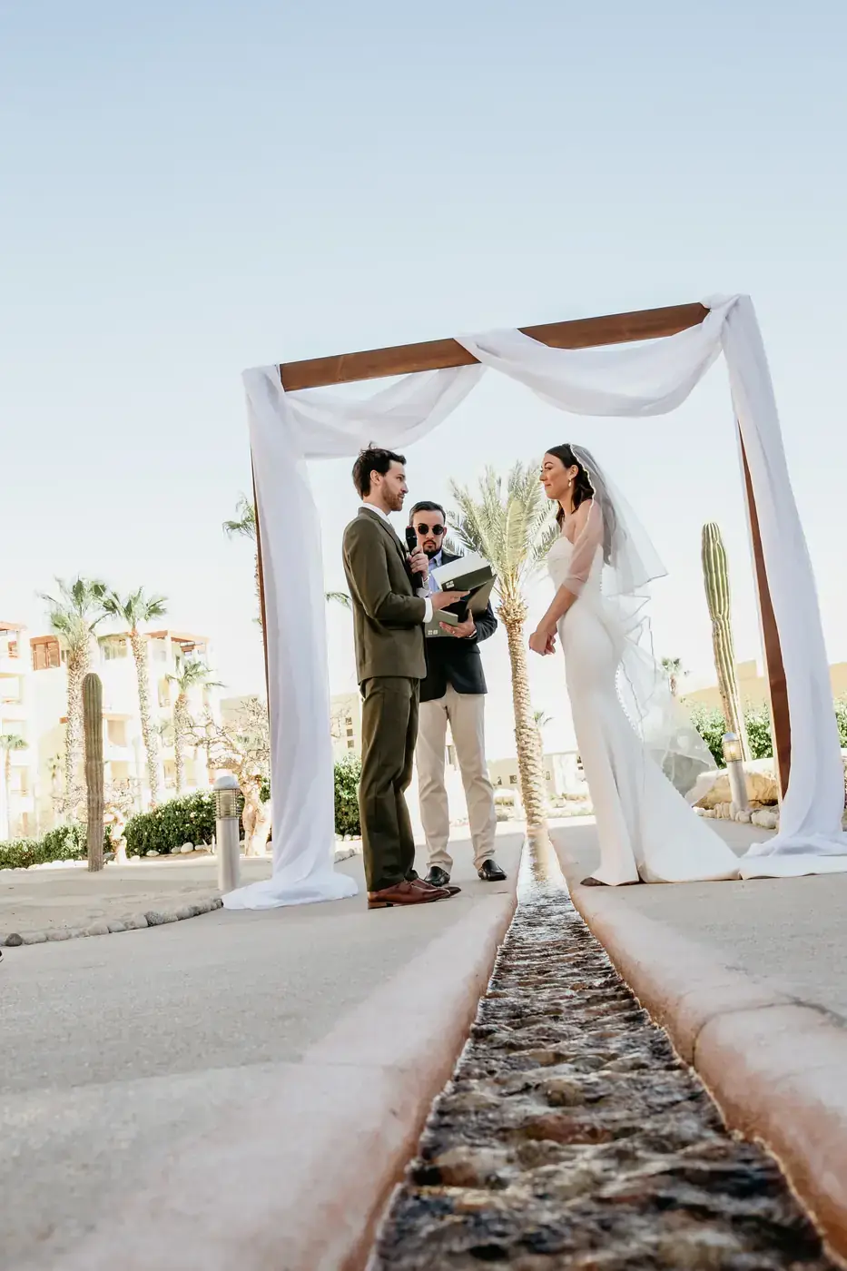 Golden hour wedding portrait at Los Cabos by Ana Badillo Photography