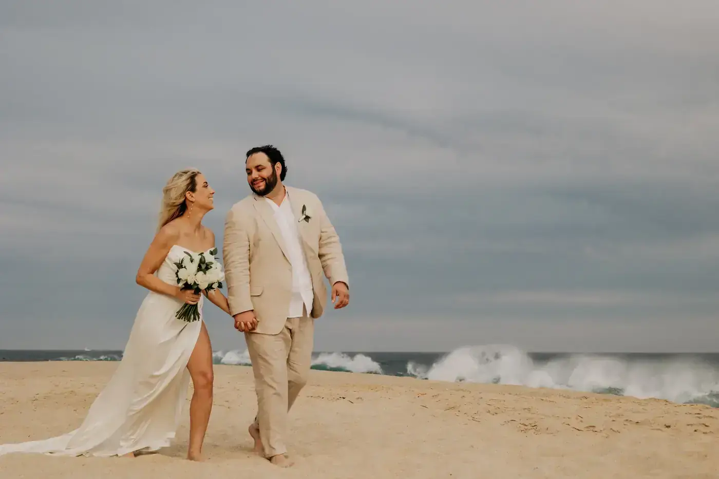 Wedding ceremony in Cabo San Lucas photographed by Ana Badillo