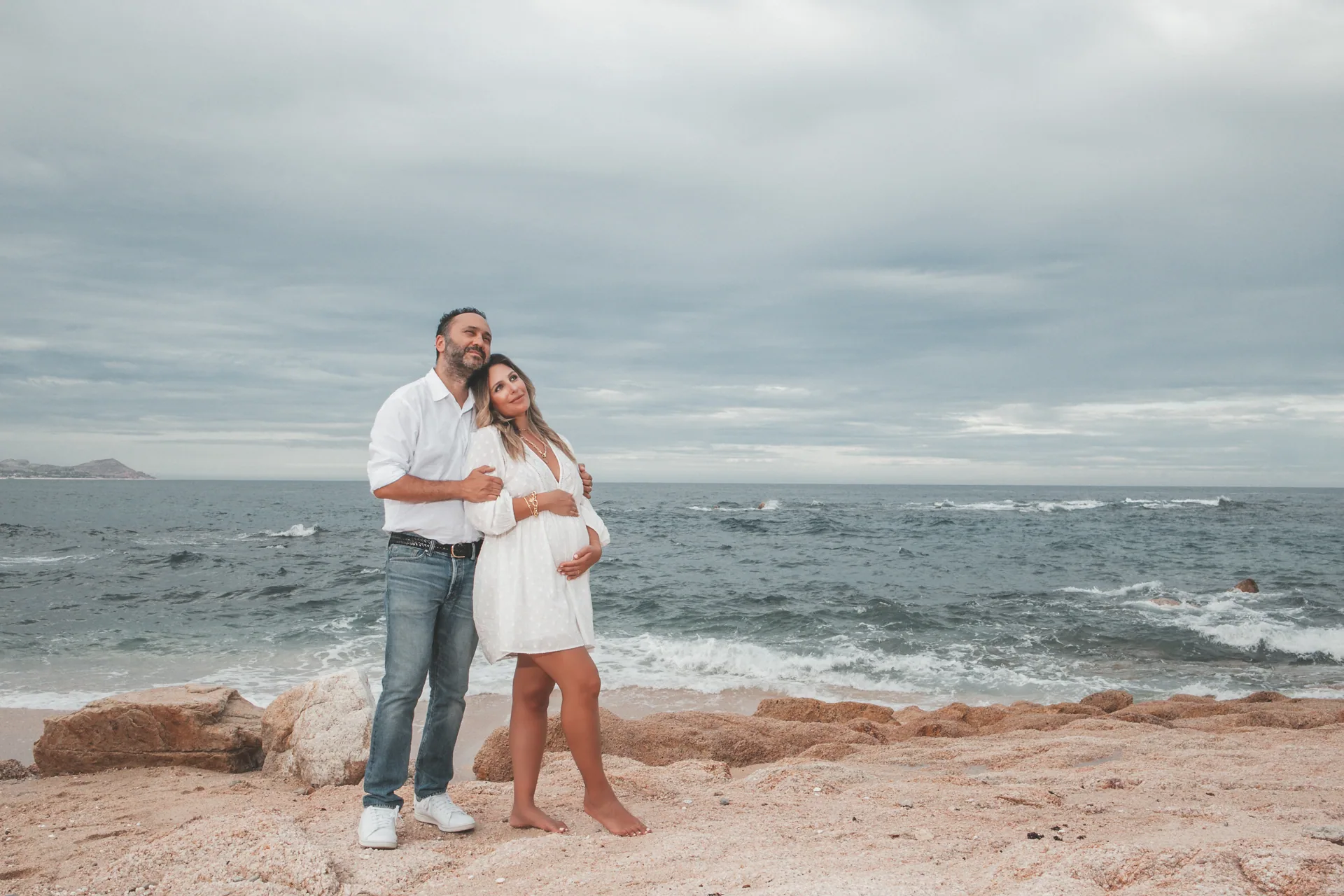 Maternity photos at Chileno Bay, Los Cabos