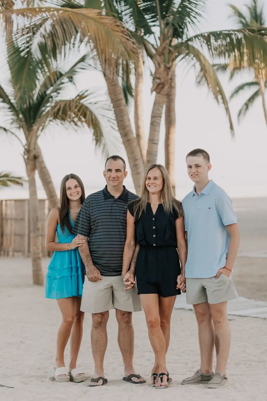 Family maternity session on the beach, Cabo San Lucas
