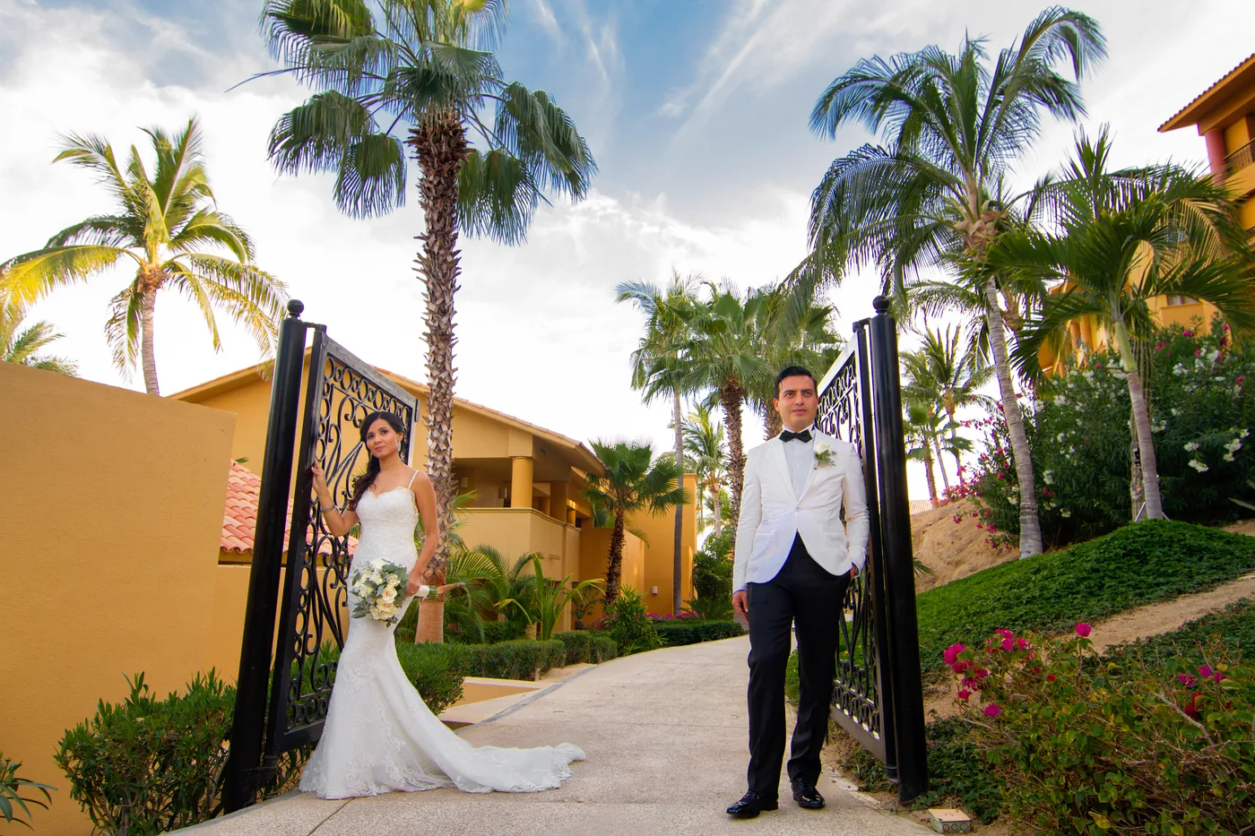 Couple at the gate at Fiesta Americana Los Cabos